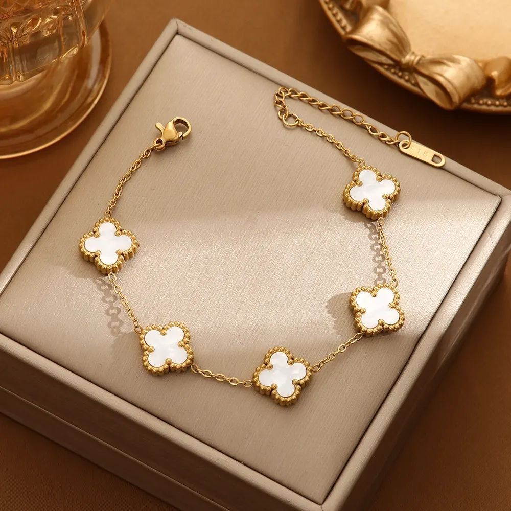 White Clove-shaped bracelet made of high quality material with anti-tarnish finish, elegant jewelry for women