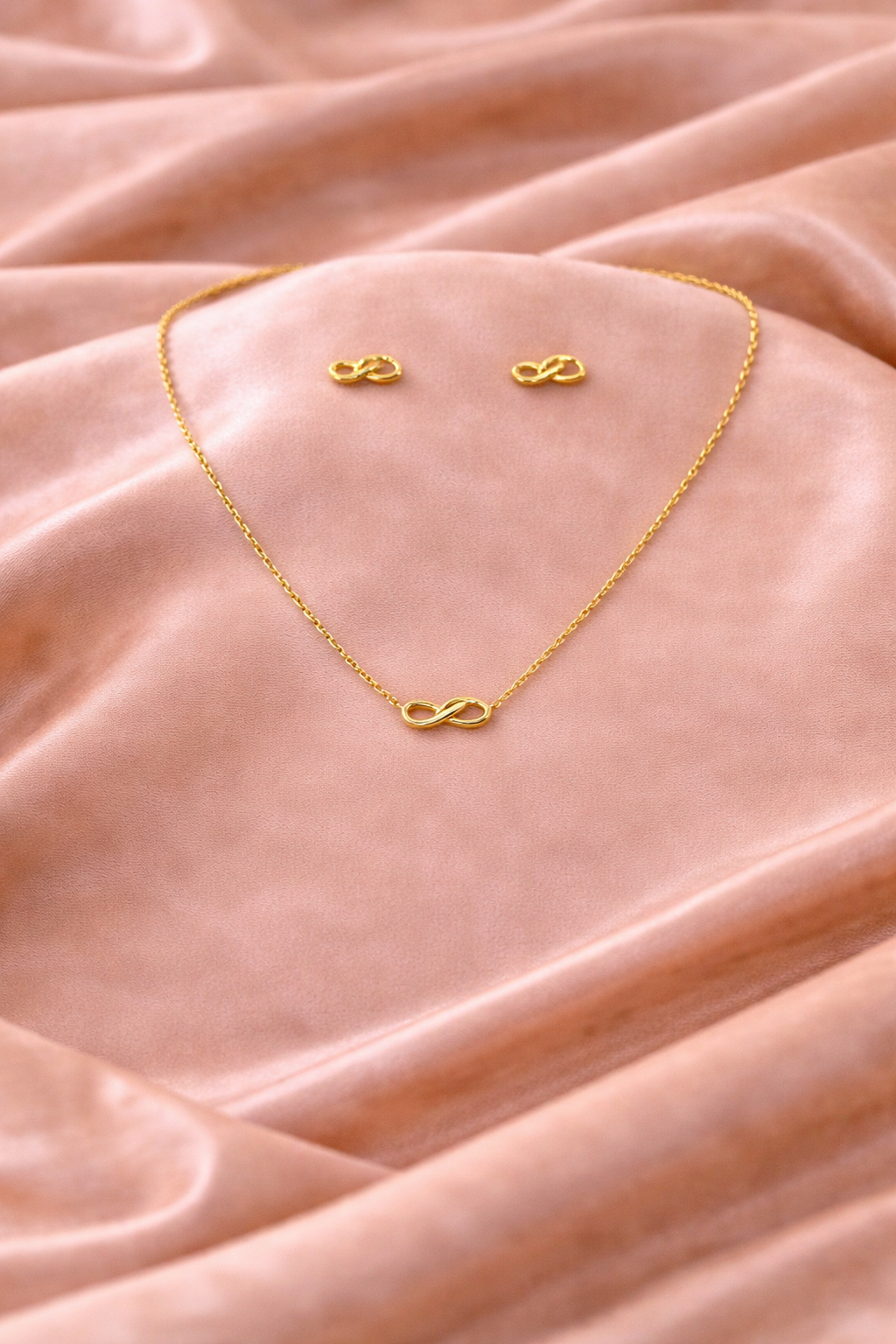 Eternal Knot Gold-Finish Chain Set