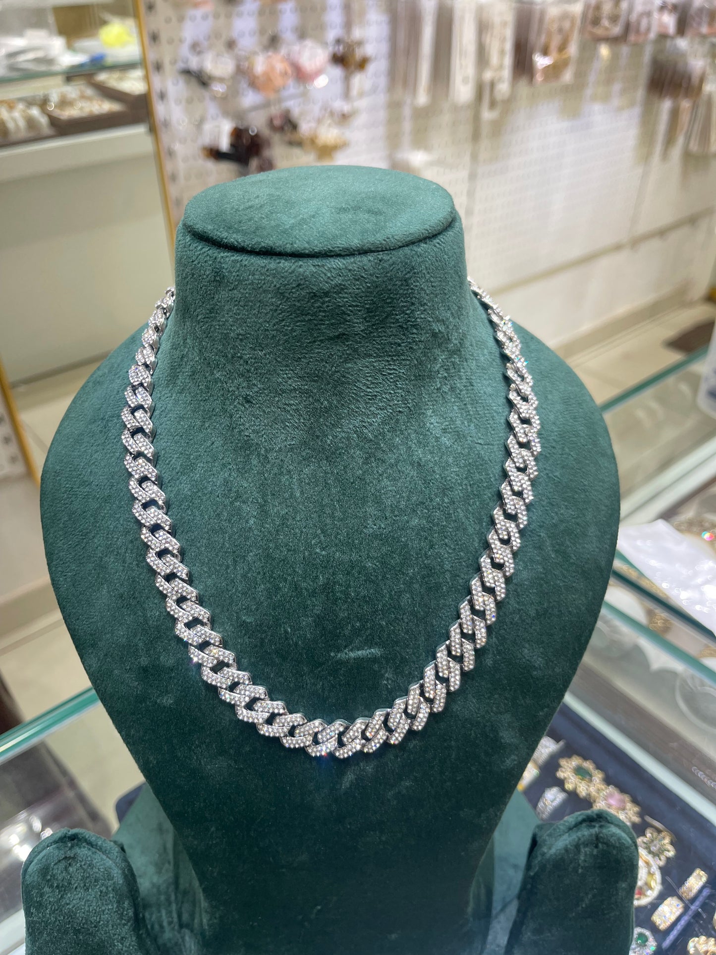 Iced Diamond Luxe Cuban Chain