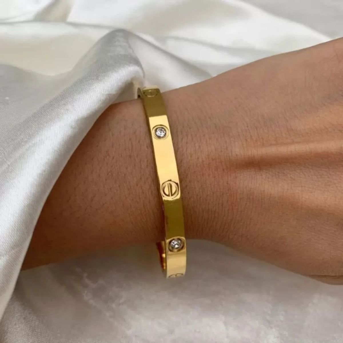 Golden bracelet anti-tarnish high quality material, demi-fine jewelry for all