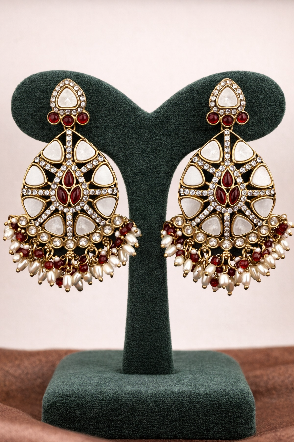 Ivory Noor Kundan Jhumka Earrings