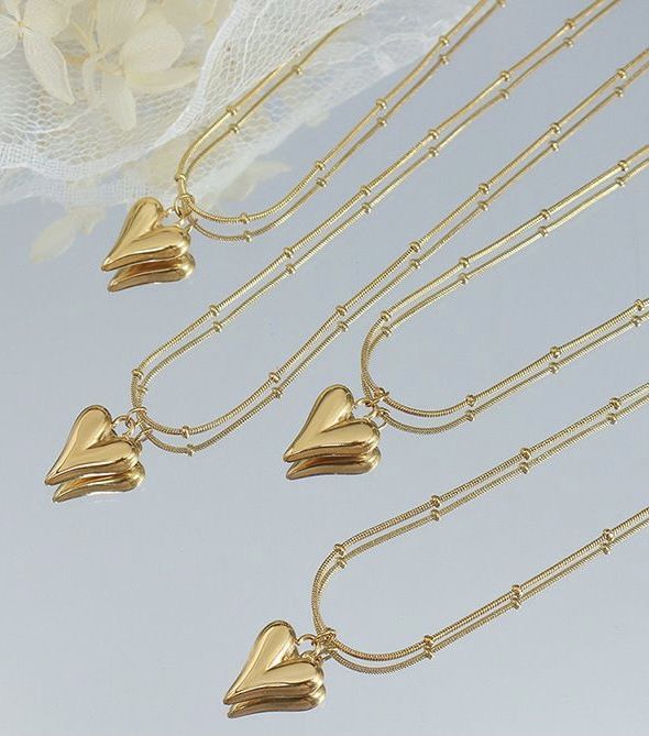 Heart-shaped pendant necklace made of stainless steel with anti-tarnish finish, elegant gold color jewelry for women