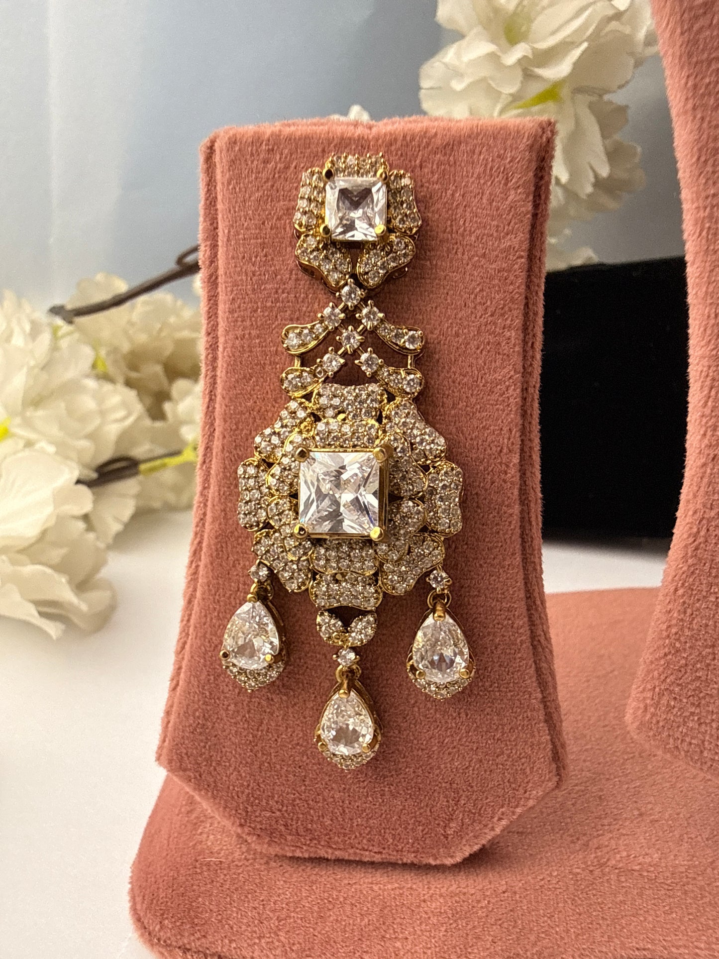 Zaraara Royale Crystal Necklace Set