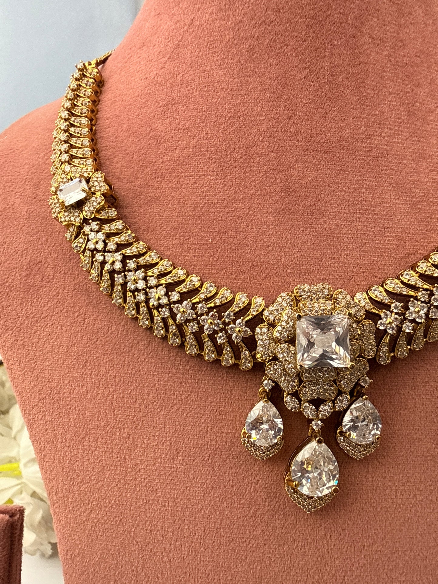Zaraara Royale Crystal Necklace Set