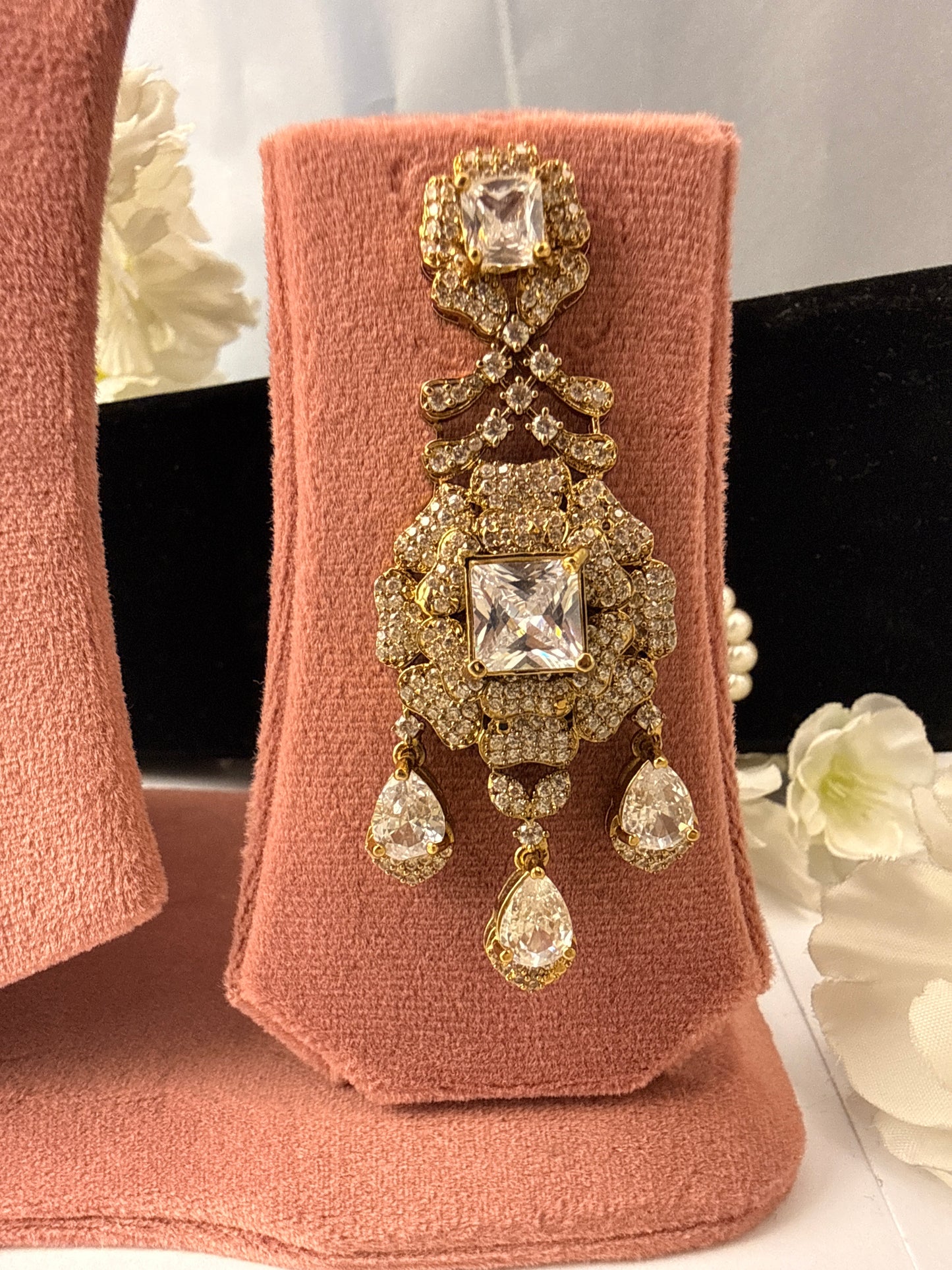 Zaraara Royale Crystal Necklace Set