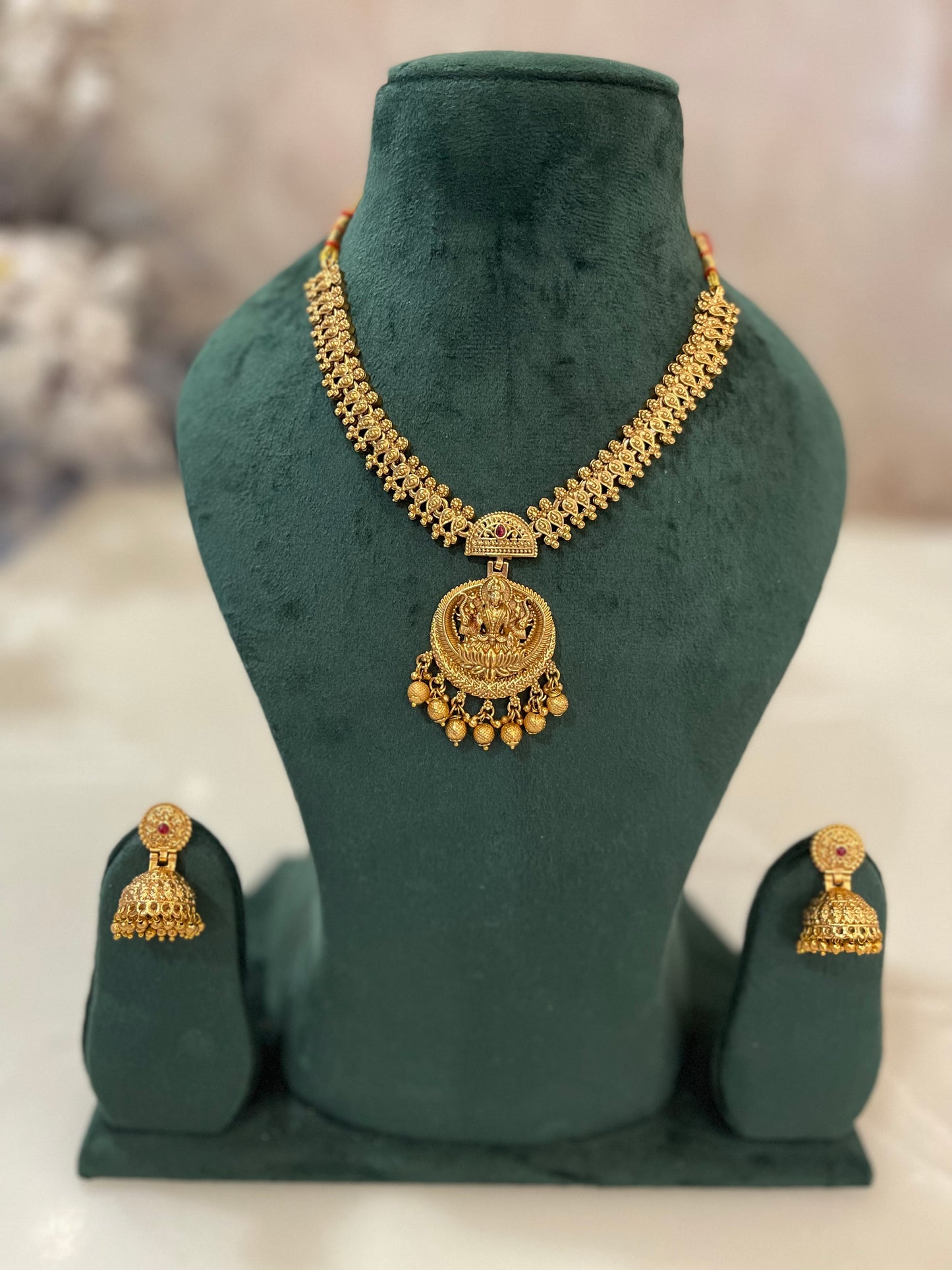 Golden necklace and earrings set.