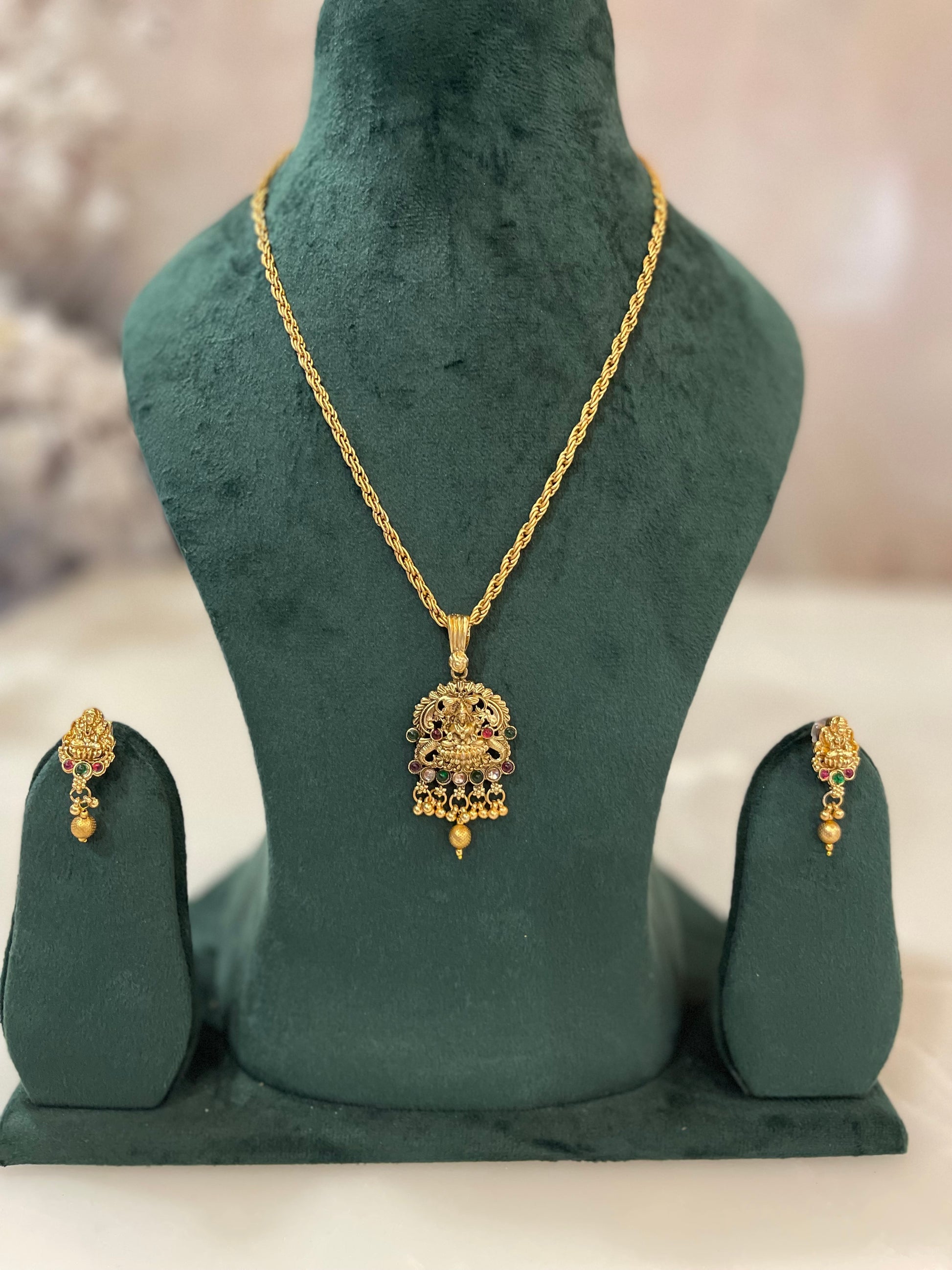 Golden Chain and Pendant with earrings.