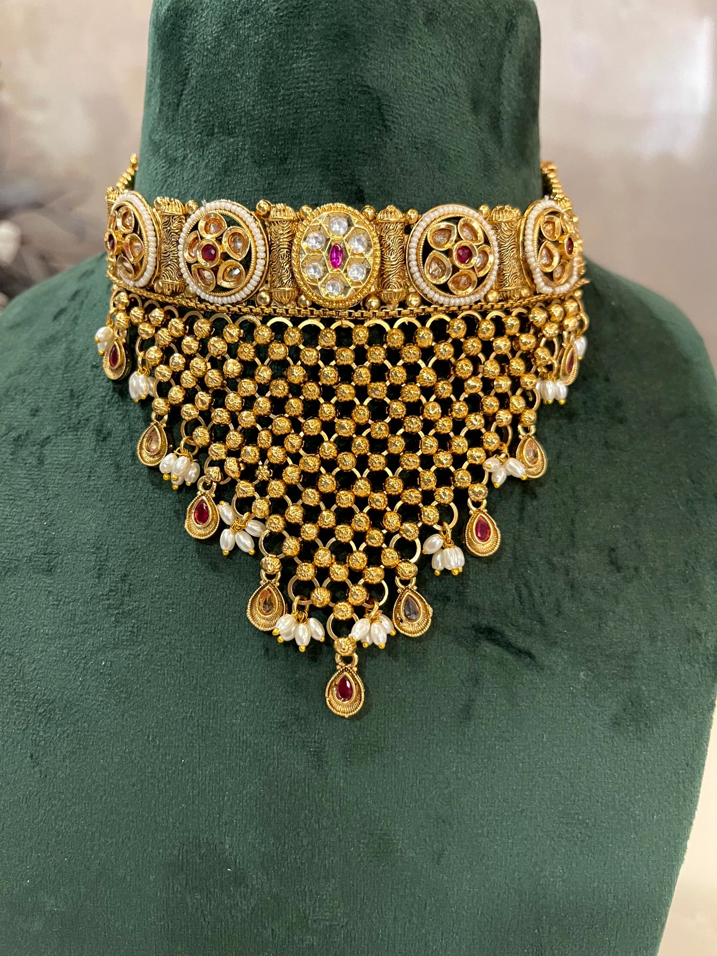 Rajwada Ratna Temple Choker