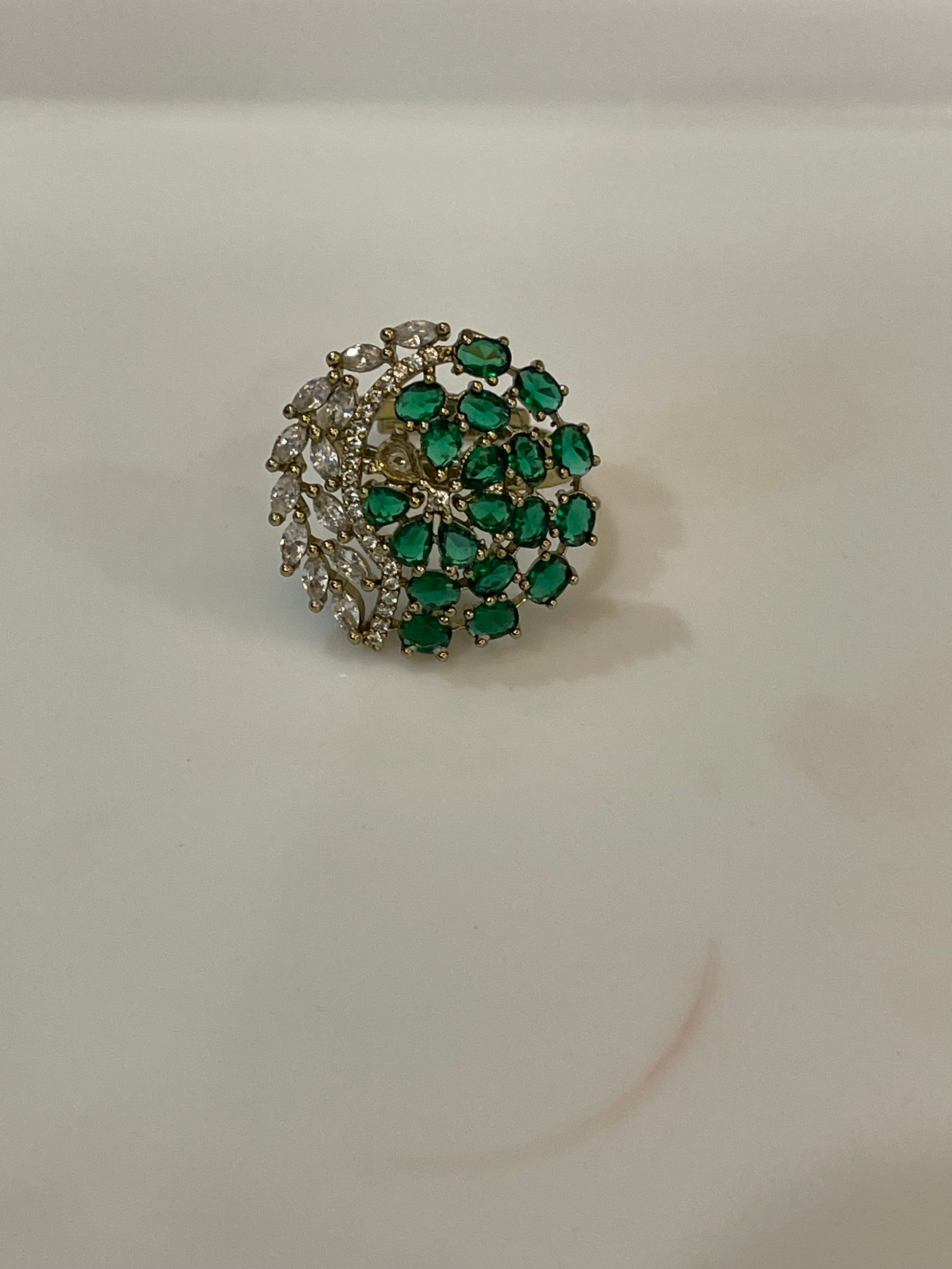 Jewellery Ring with green gemstones silver plated